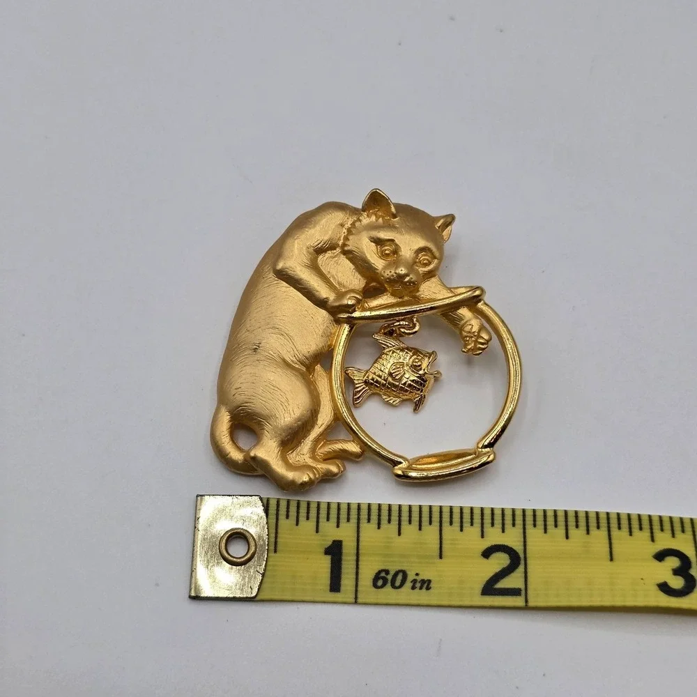 JJ Original Gold‎ Tone Cat Fish Bowl Brooch Pin Jewelry Charm Vintage Estate